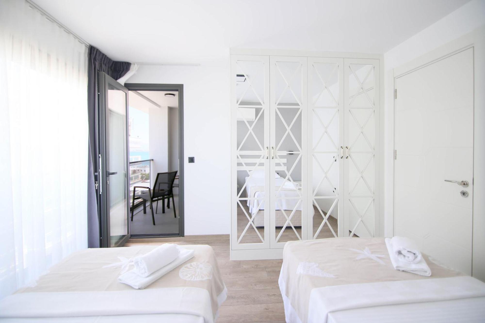 Krem Marin Otel Cesme Bagian luar foto