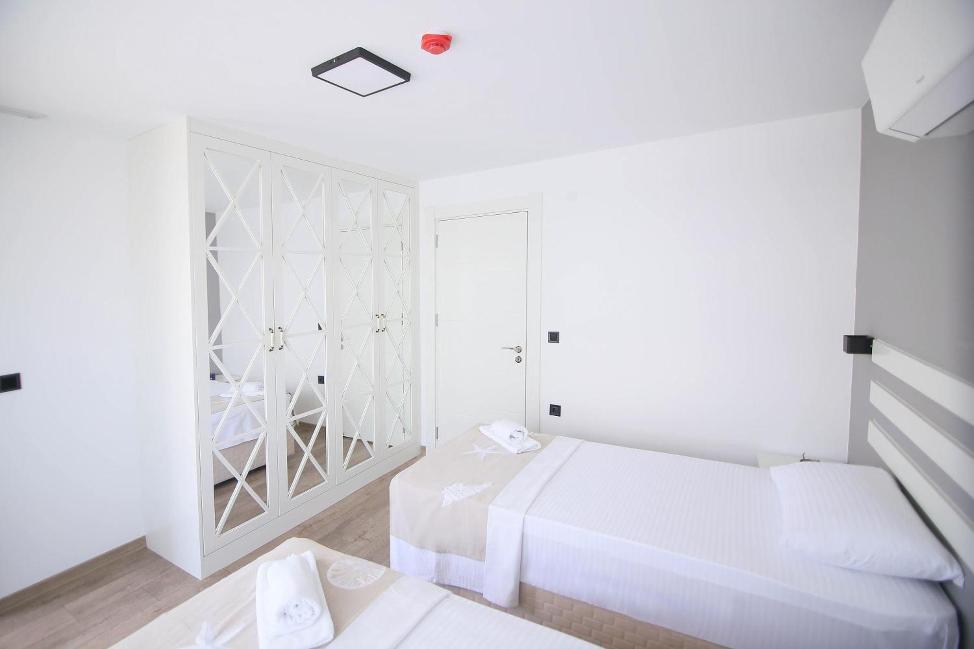 Krem Marin Otel Cesme Bagian luar foto