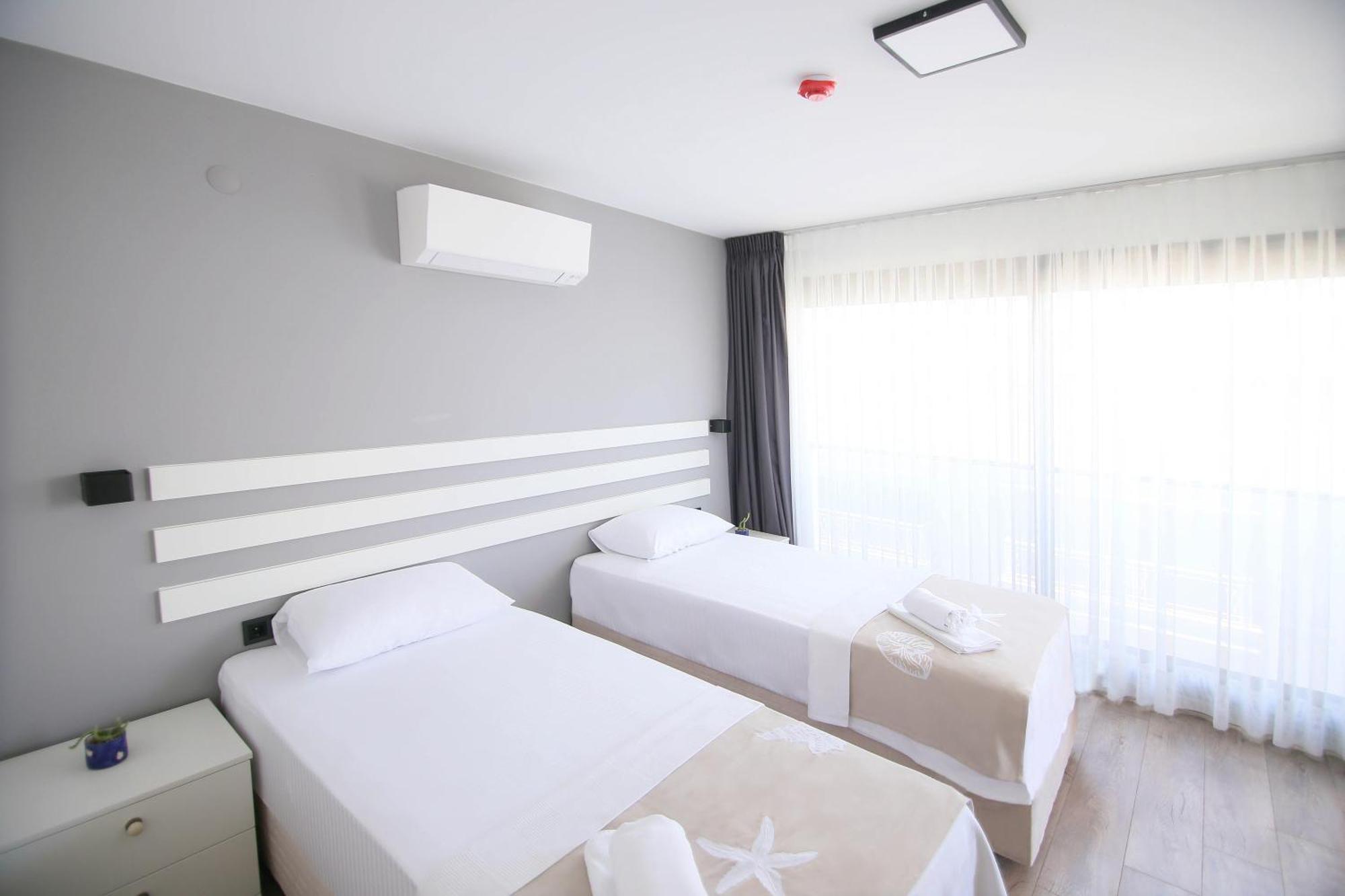 Krem Marin Otel Cesme Bagian luar foto