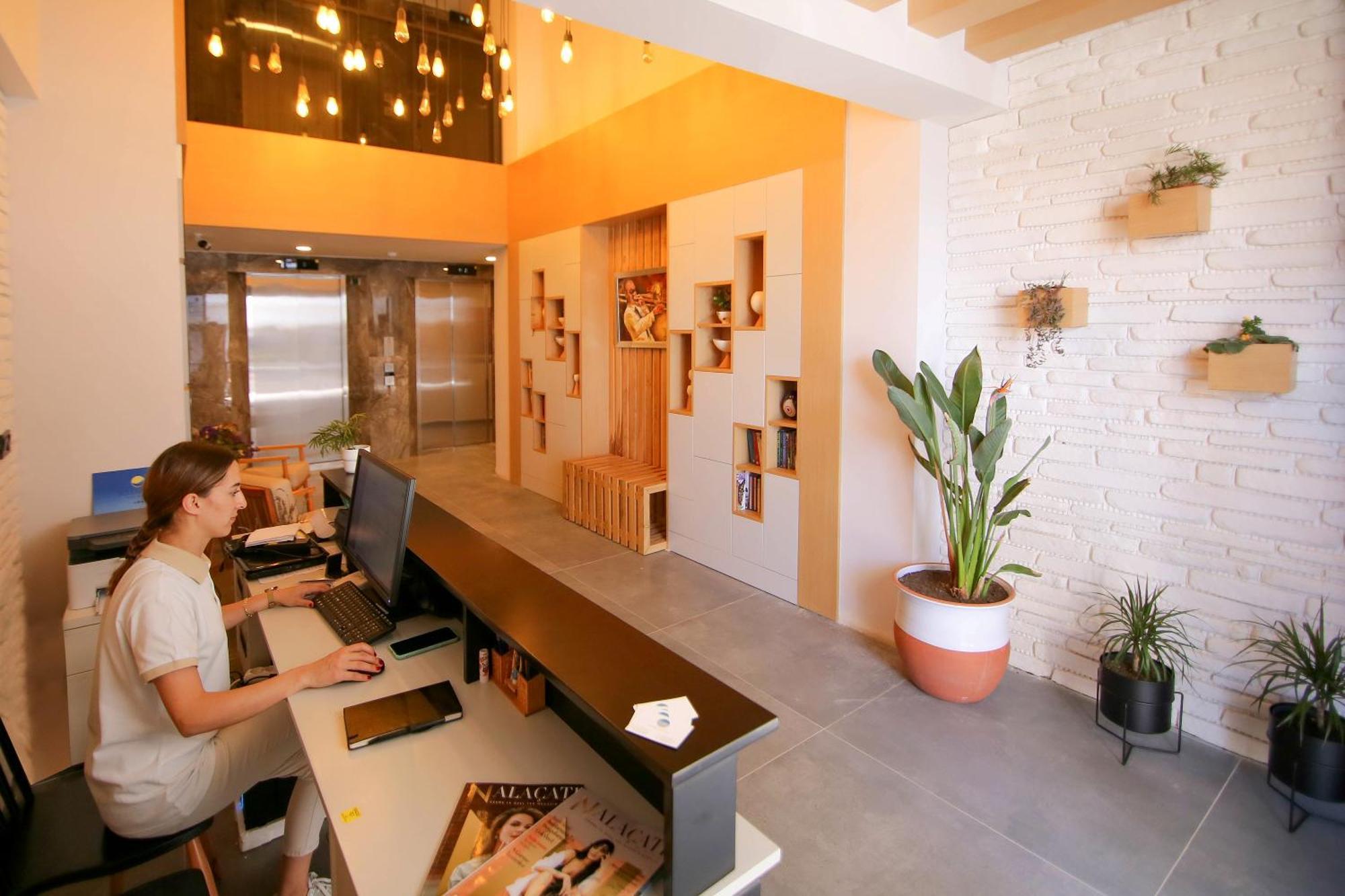 Krem Marin Otel Cesme Bagian luar foto
