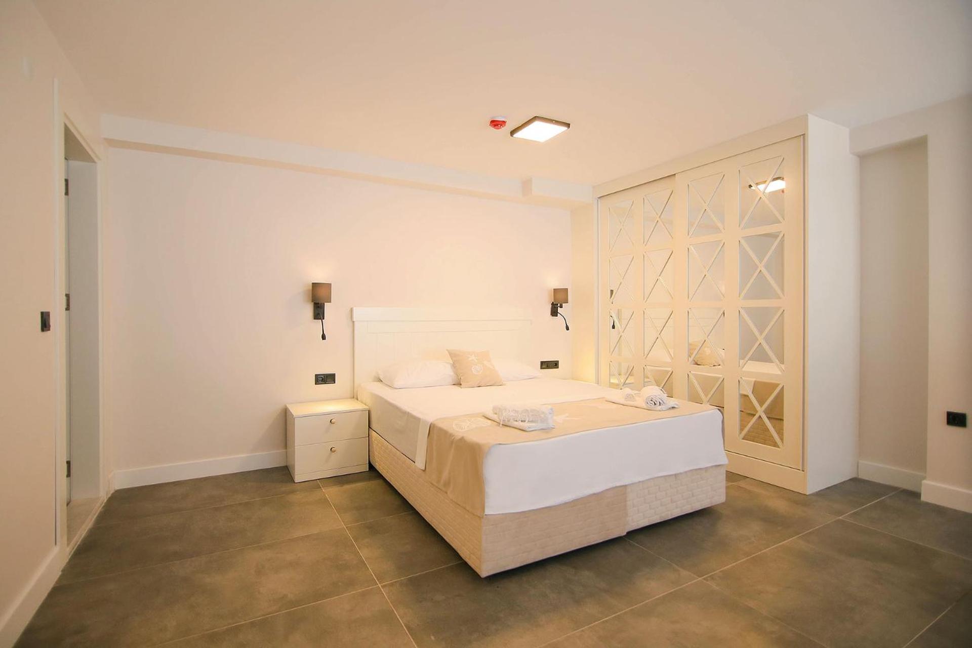 Krem Marin Otel Cesme Bagian luar foto